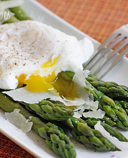 Steamed Asparagus with Poached Eggs