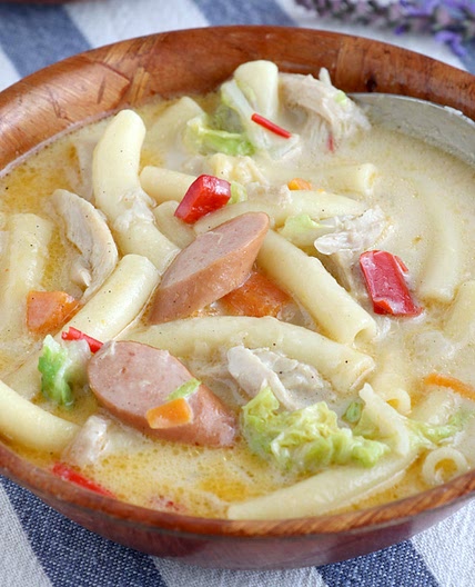 Chicken noodle soup (Sopas)