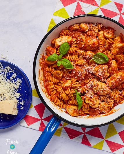 Creamy Roasted Red Pepper & Chicken Pasta | Slimming & Weight Watchers Friendly