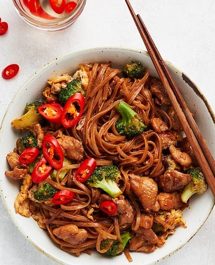 Mama Noi’s Chicken Pad See Ew