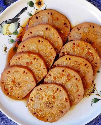 Sweet lotus root with sticky rice (糯米藕)