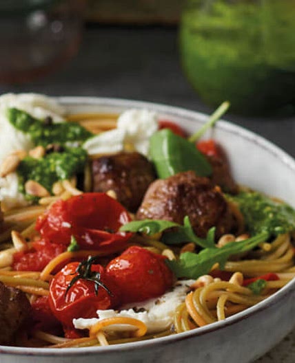 Spaghetti mit Hackbällchen und Mozarella