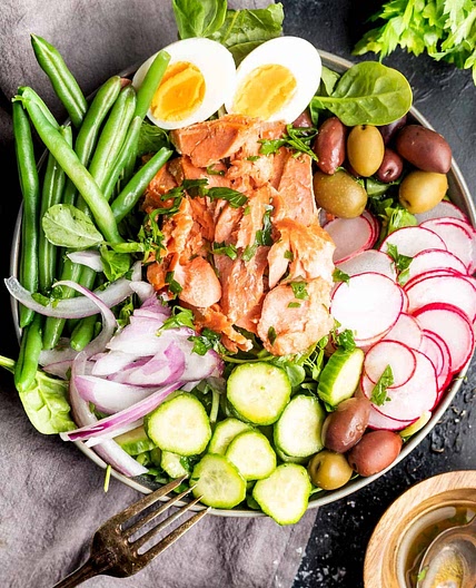 Keto Niçoise Salad with Salmon