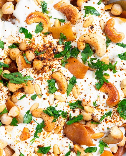 Vegan Fatteh (Chickpeas with Yogurt Sauce)