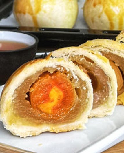 Salted Egg Yolk Pastry