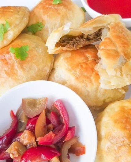 Pastelitos de Carne (Puff Pastry with Meat Filling)
