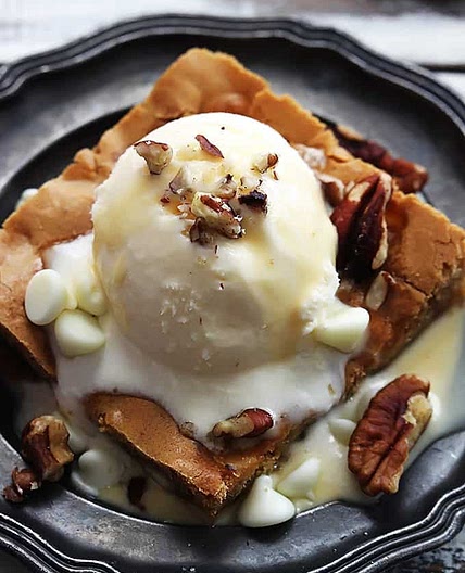 Applebee's Maple Nut Blondie with Cream Sauce