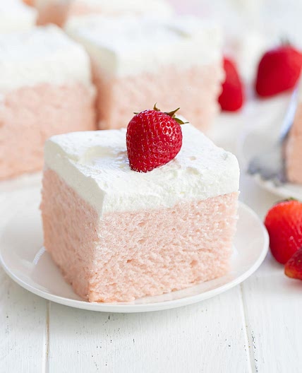 3 Ingredient No Bake Strawberry Cloud Cake