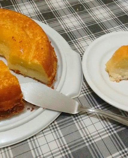 Receita de Bolo de fubá cremoso com queijo