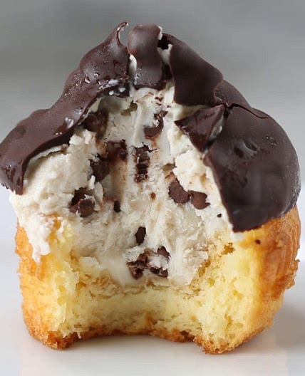Chocolate-dipped Cannoli Cupcakes Recipe by Tasty
