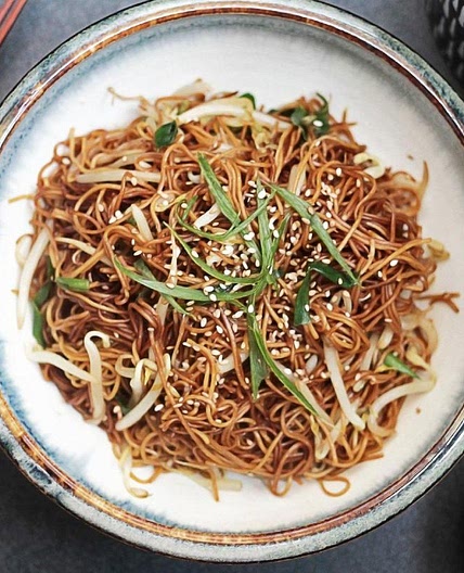 Simple Stir-Fried Noodles with Bean Sprouts