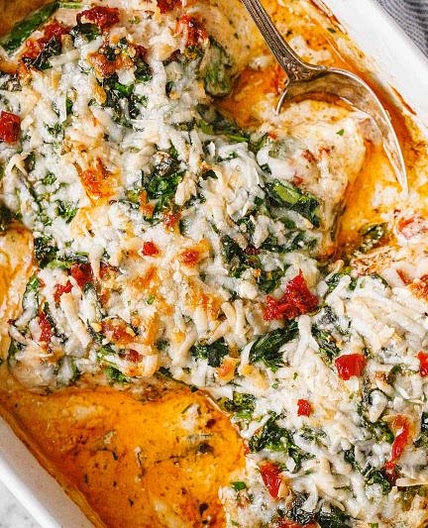 Creamy Chicken Breast Bake with Spinach and Sun-Dried Tomatoes