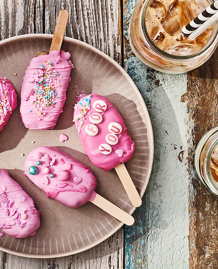 Saftige Cakesicles – Kuchen am Stiel