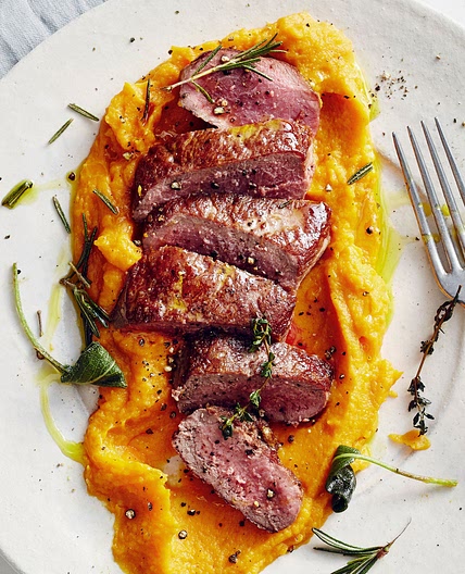 Lammlachs im Kräutermantel mit Süßkartoffelpüree