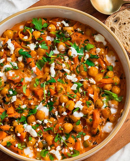 Harissa Chickpea Skillet with Leeks and Carrots (vegan)