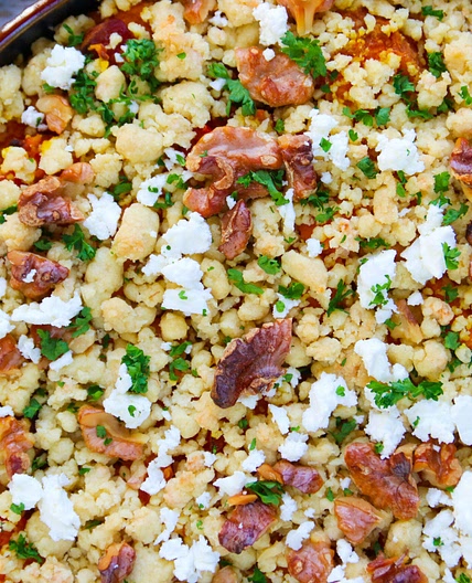 Crumble salé aux légumes d'hiver, feta et noix