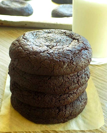 Moist Chocolate Cookies with Cocoa Powder
