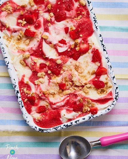 Strawberry Cheesecake Frozen Yoghurt | Slimming & Weight Watchers Friendly