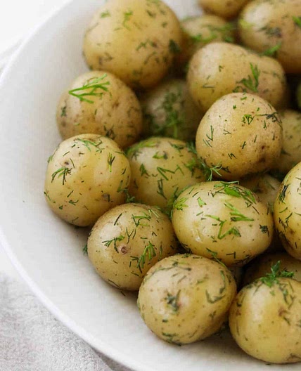 Buttery Swedish Dill Potatoes (Färskpotatis med Dill)