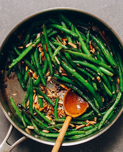 1-Pan Garlicky Green Beans with Slivered Almonds