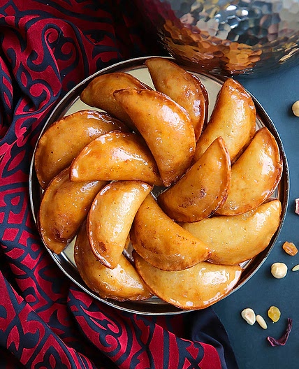 Classic Qatayef with Nuts