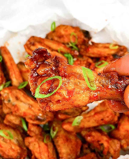 Crispy Honey Sriracha Chicken Wings (Air fryer and Oven)