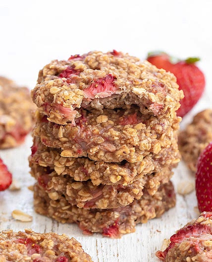 3 Ingredient Strawberry Oatmeal Cookies