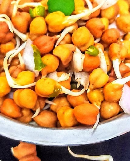 अंकुरित चने का सलाद (Ankurit chane ka salad recipe in Hindi)
