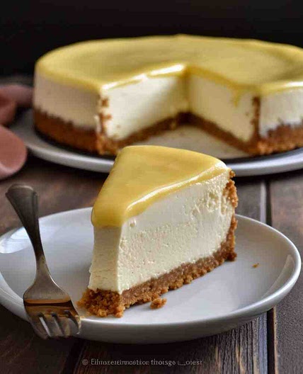 White Chocolate Amaretto Cheesecake