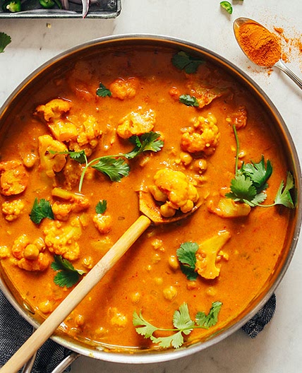 1-Pot Yellow Chickpea Cauliflower Curry