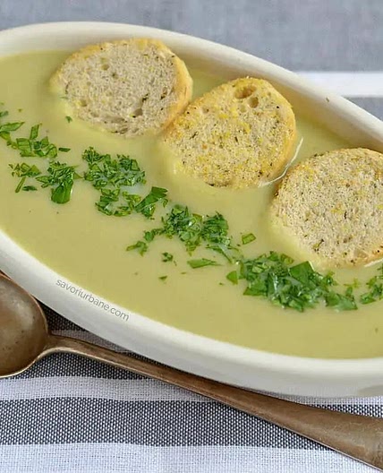 Supă cremă de praz cu cartofi și smântână - fină și cremoasă