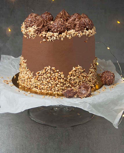 The BEST Ferrero Rocher cake (VIDEO)