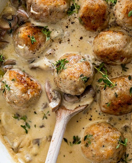 Coq au vin blanc meatballs