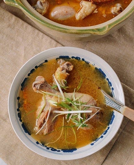 Taiwanese Sesame Oil Chicken Soup (台湾麻油鸡汤)