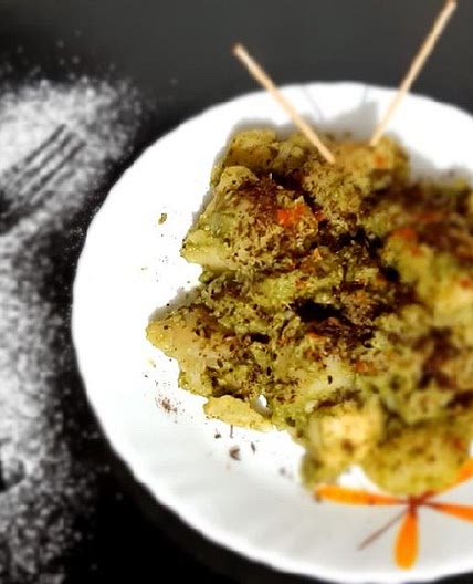 धनिया आलू चाट (Coriander Aloo Chaat Recipe In Hindi)