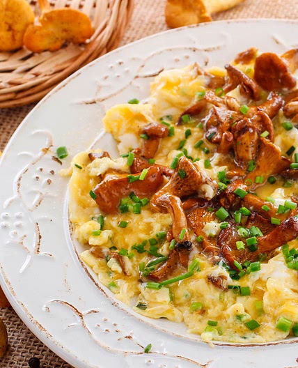 Scrambled Eggs with Chanterelle Mushrooms