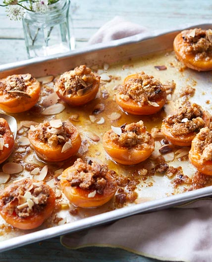 Roast apricots with Marsala and almonds