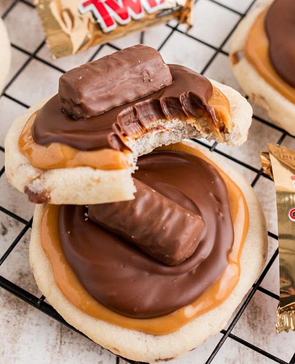Easy Copycat Crumbl Twix Cookies Recipe: No-Fuss Baking Fun