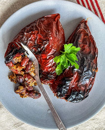 Stuffed Pepper with Leeks and Beans