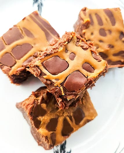 Easy Vegan Biscoff and Chocolate Fudge Recipe