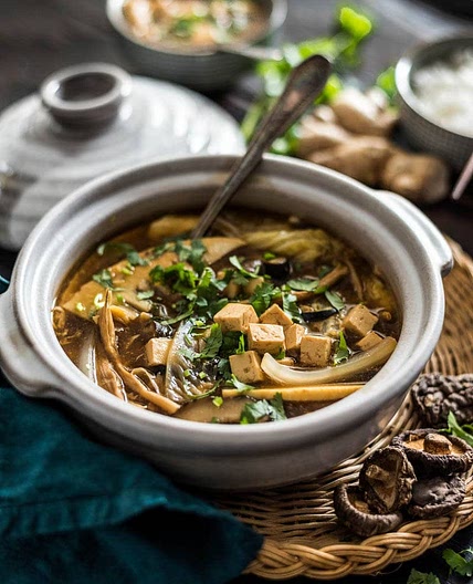 Vegetarian Hot and Sour Soup (素酸辣汤)