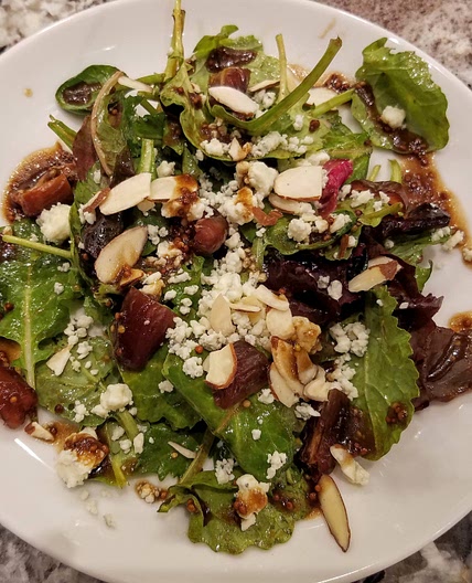 Date and blue cheese salad