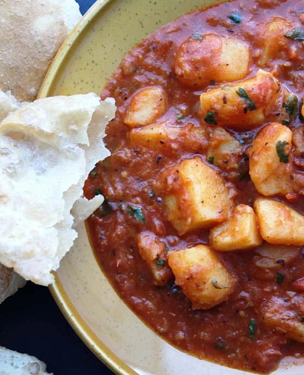 Punjabi Aloo ki Sabzi aur Puri
