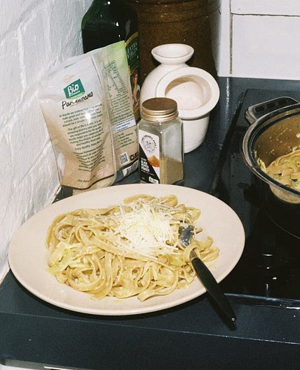 Creamy roasted garlic pasta