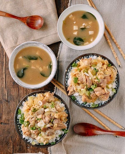 Oyakodon (Japanese Chicken & Egg Rice Bowls)