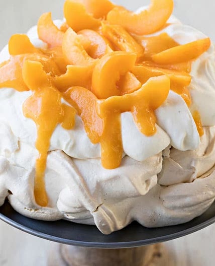 Aprikosen-Pavlova