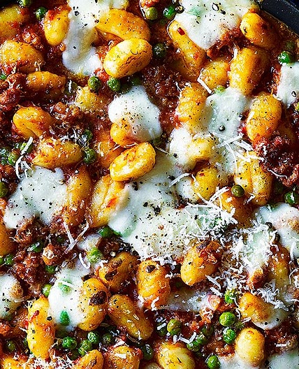 Speedy sausage gnocchi gratin