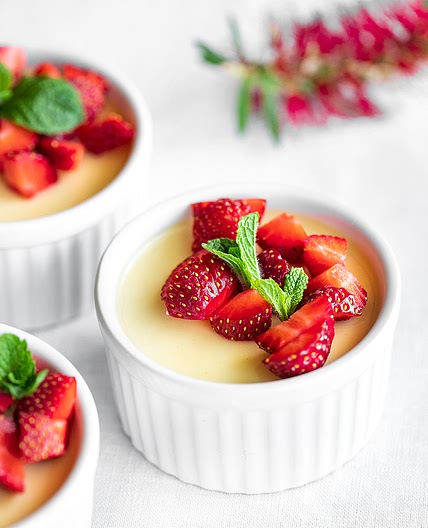 Easy lemon posset with strawberry