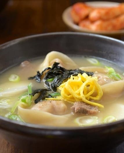 Tteok Mandu Guk (Rice Cake Soup with Dumplings)