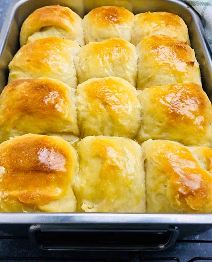 Sourdough Dinner Rolls